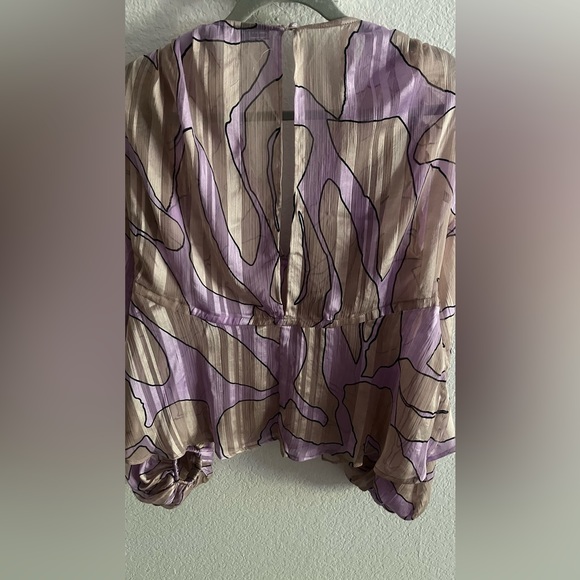 ASOS design Balloon Sleeves V neck blouse - Picture 8 of 14